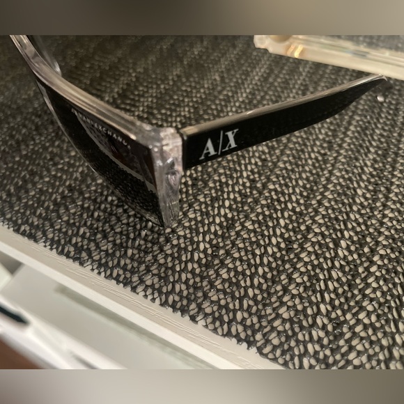 AX 4004 sunglasses. A few scratches. Open box - Picture 2 of 7